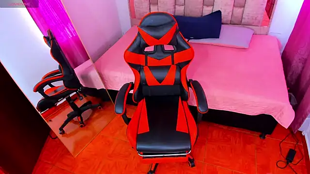 Snapshot of Rick_n_Summer chatting on 11.18.25 Rick n Summer online show from 11.18.25