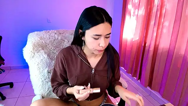 Snapshot of AmyOlimpo chatting on 12.19.25 AmyOlimpo online show from 12.19.25