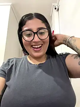 Snapshot of croftsmila chatting on 12.19.25 croftsmila online show from 12.19.25