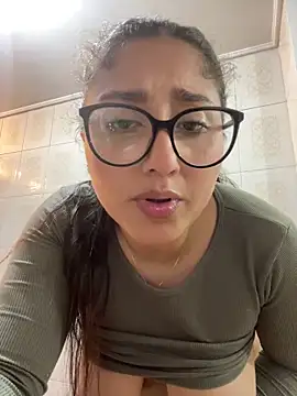 Snapshot of croftsmila chatting on 05.19.26 croftsmila online show from 05.19.26