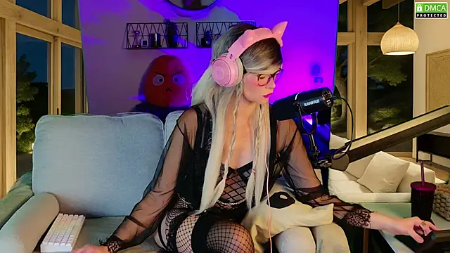 Kittychatte online show from 11.04.25