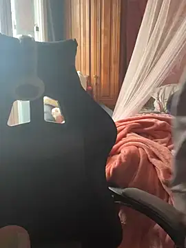 LaPetitechienne1 online show from 02.04.25