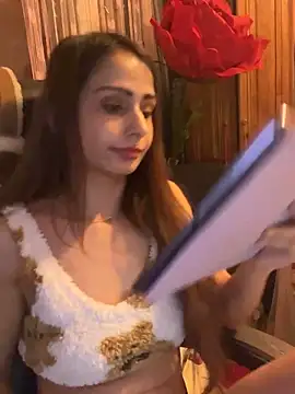 LaPetitechienne1 online show from 02.14.25