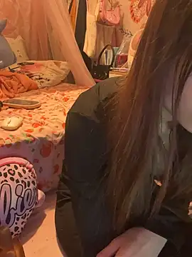 LaPetitechienne1 online show from 03.15.25