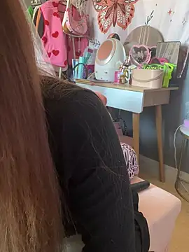 LaPetitechienne1 online show from 03.20.25