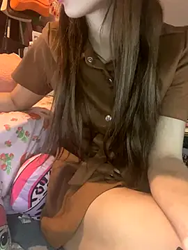 LaPetitechienne1 online show from 10.18.25