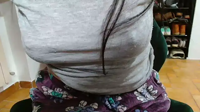 Snapshot of patatinahot87 chatting on 01.14.26 patatinahot87 online show from 01.14.26