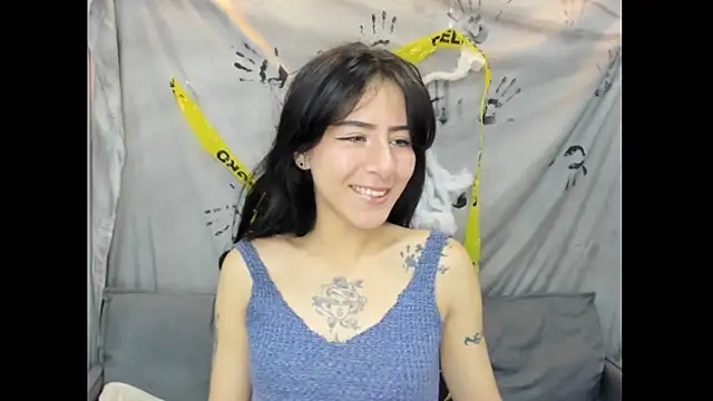 Snapshot of Mhelanny2 chatting on 10.28.25 Mhelanny2 online show from 10.28.25