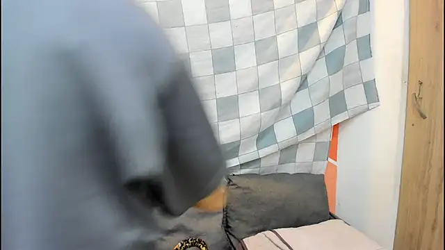 Snapshot of Mhelanny2 chatting on 11.17.25 Mhelanny2 online show from 11.17.25