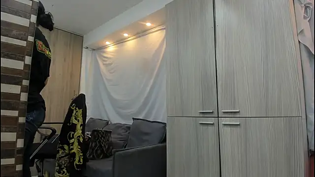 Snapshot of Mhelanny2 chatting on 11.25.25 Mhelanny2 online show from 11.25.25