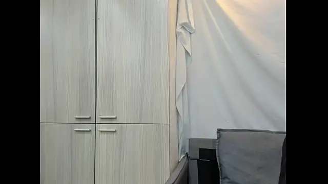 Snapshot of Mhelanny2 chatting on 12.13.25 Mhelanny2 online show from 12.13.25