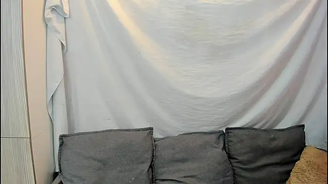 Snapshot of Mhelanny2 chatting on 12.15.25 Mhelanny2 online show from 12.15.25