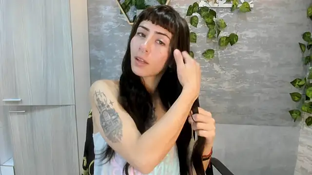 Snapshot of Mhelanny2 chatting on 05.20.26 Mhelanny2 online show from 05.20.26