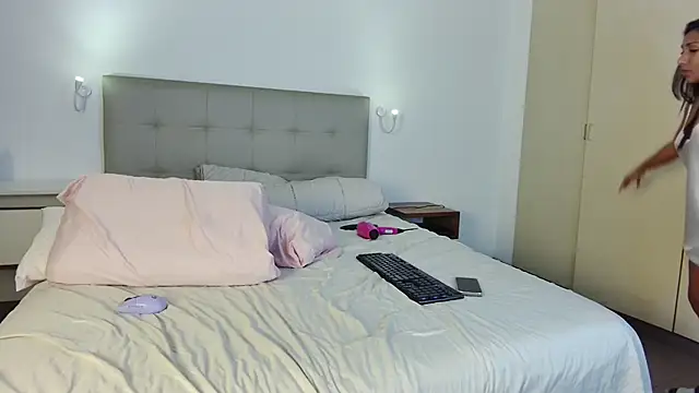 Snapshot of bl4ckdoll_ chatting on 10.29.25 bl4ckdoll  online show from 10.29.25