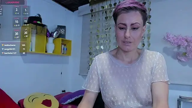 Snapshot of yasmin_goldenst chatting on 01.16.25 yasmin goldenst online show from 01.16.25