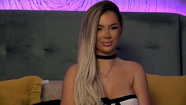 Snapshot of IvyRubens chatting on 02.11.25 IvyRubens online show from 02.11.25