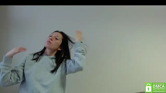 Snapshot of Sophi_Cute chatting on 10.23.25 Sophi Cute online show from 10.23.25