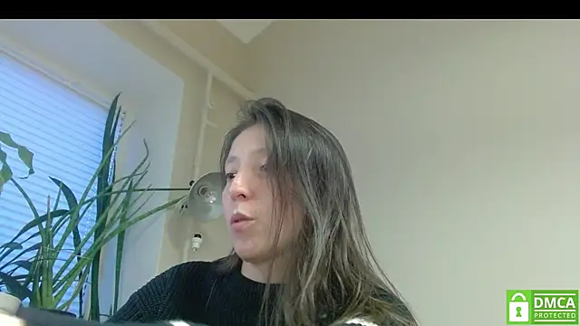 Snapshot of Sophi_Cute chatting on 11.12.25 Sophi Cute online show from 11.12.25