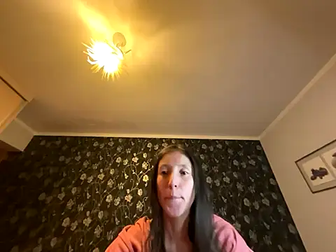 Snapshot of Sophi_Cute chatting on 11.26.25 Sophi Cute online show from 11.26.25