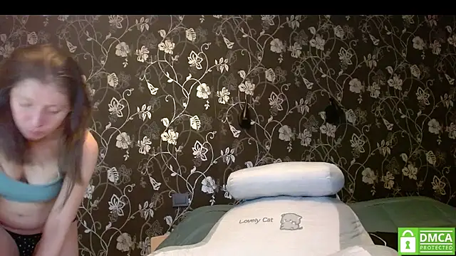 Snapshot of Sophi_Cute chatting on 12.03.25 Sophi Cute online show from 12.03.25