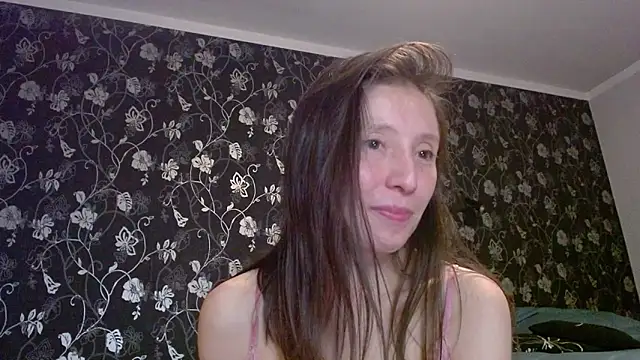 Snapshot of Sophi_Cute chatting on 12.13.25 Sophi Cute online show from 12.13.25