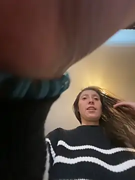 Snapshot of Sophi_Cute chatting on 12.14.25 Sophi Cute online show from 12.14.25