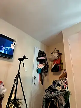 Snapshot of Sam_Sara chatting on 11.16.25 Sam Sara online show from 11.16.25