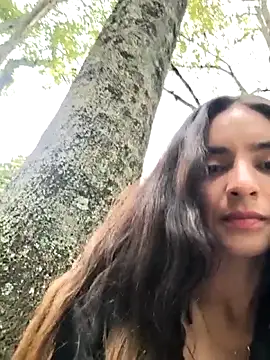 Snapshot of Sam_Sara chatting on 11.21.25 Sam Sara online show from 11.21.25