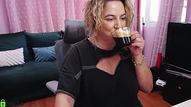 Snapshot of CarrieLoveX chatting on 09.22.25 CarrieLoveX online show from 09.22.25