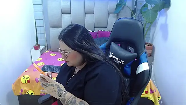 Snapshot of evelin_zaens chatting on 07.05.26 evelin zaens online show from 07.05.26