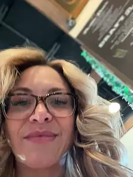 MessyNastyQueen online show from 12.21.24