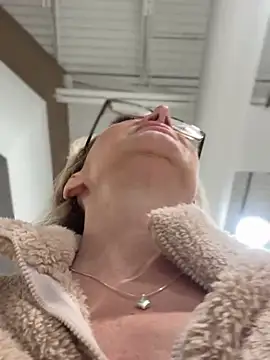 MessyNastyQueen online show from 03.13.25