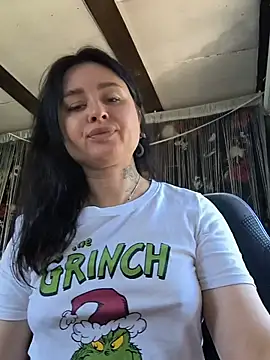 Snapshot of KikiXRed chatting on 06.14.26 KikiXRed online show from 06.14.26