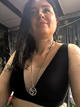 Snapshot of KikiXRed chatting on 07.21.26 KikiXRed online show from 07.21.26