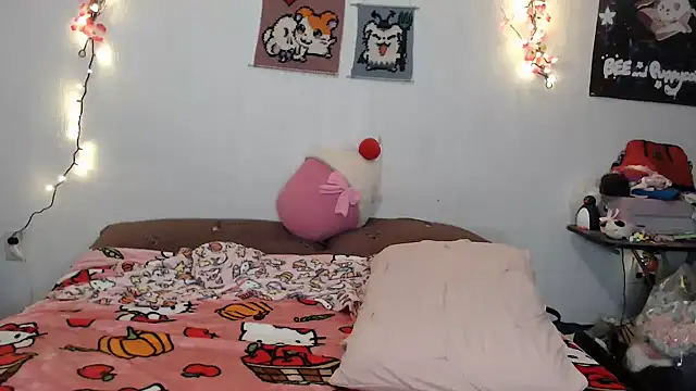 Snapshot of Cupcakecutie449 chatting on 10.23.25 Cupcakecutie449 online show from 10.23.25