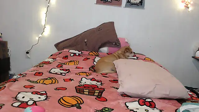 Snapshot of Cupcakecutie449 chatting on 10.29.25 Cupcakecutie449 online show from 10.29.25