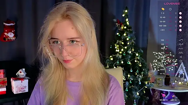 Snapshot of Arveni chatting on 12.13.24 Arveni online show from 12.13.24