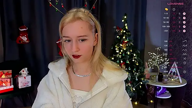 Snapshot of Arveni chatting on 12.15.24 Arveni online show from 12.15.24