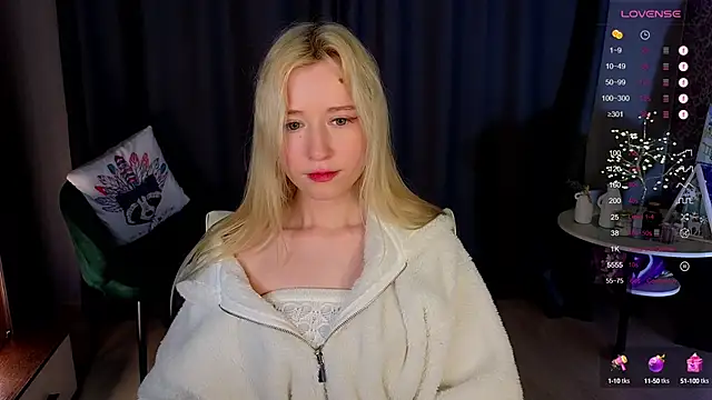 Snapshot of Arveni chatting on 01.12.25 Arveni online show from 01.12.25