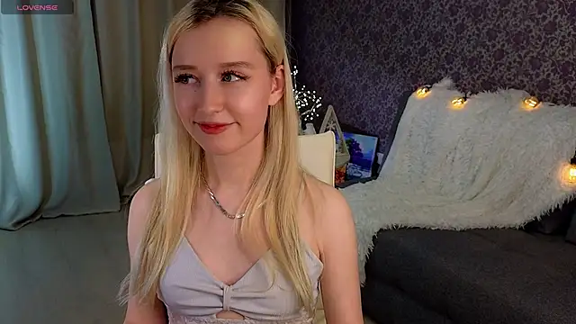 Snapshot of Arveni chatting on 02.26.25 Arveni online show from 02.26.25