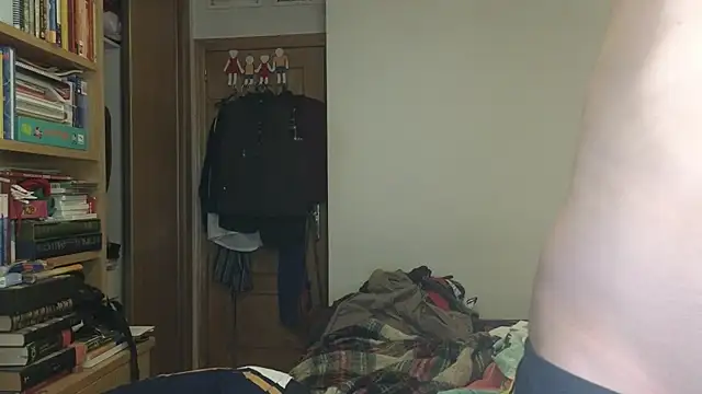 Snapshot of curiosillo83 chatting on 11.30.25 curiosillo83 online show from 11.30.25