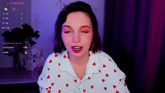 Snapshot of KindHazelHere_ chatting on 11.22.25 KindHazelHere online show from 11.22.25