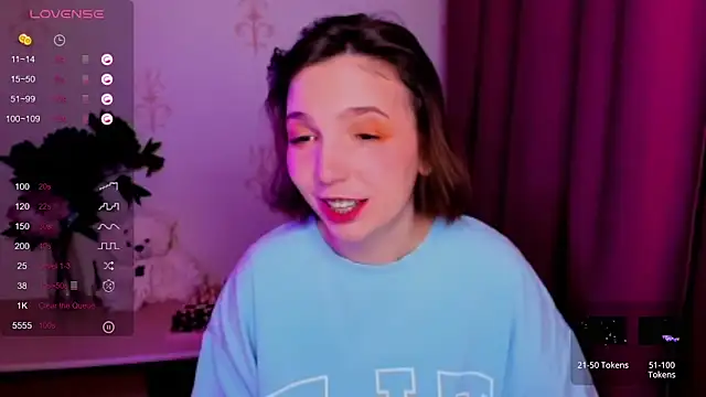 Snapshot of KindHazelHere_ chatting on 11.26.25 KindHazelHere online show from 11.26.25