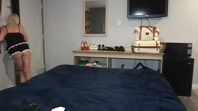 TiffaneyLove online show from 02.27.26