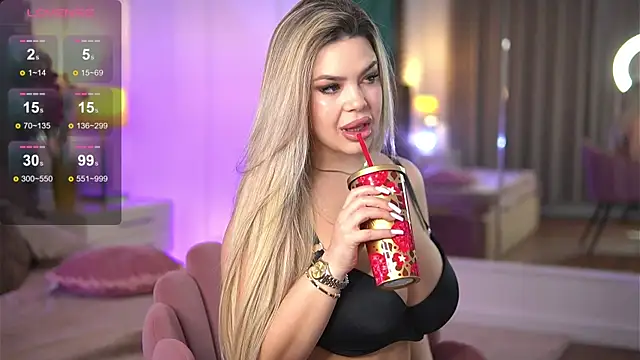 Snapshot of SophieBoobsX chatting on 03.04.25 SophieBoobsX online show from 03.04.25