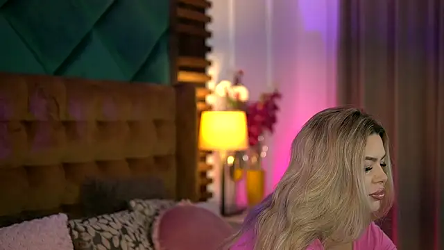 Snapshot of SophieBoobsX chatting on 11.21.25 SophieBoobsX online show from 11.21.25