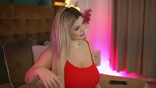 Snapshot of SophieBoobsX chatting on 11.26.25 SophieBoobsX online show from 11.26.25