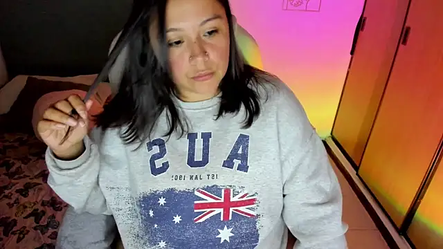 Snapshot of bigbooty-30 chatting on 11.19.25 bigbooty-30 online show from 11.19.25