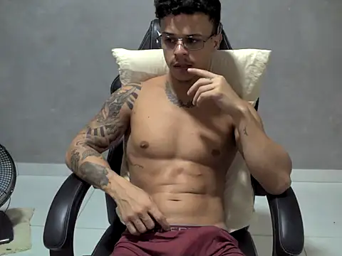 Snapshot of Gust027 chatting on 04.13.26 Gust027 online show from 04.13.26