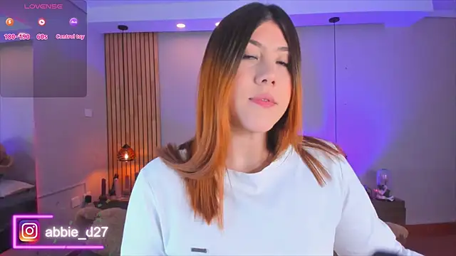 Snapshot of AbbieEdmond chatting on 10.25.25 AbbieEdmond online show from 10.25.25